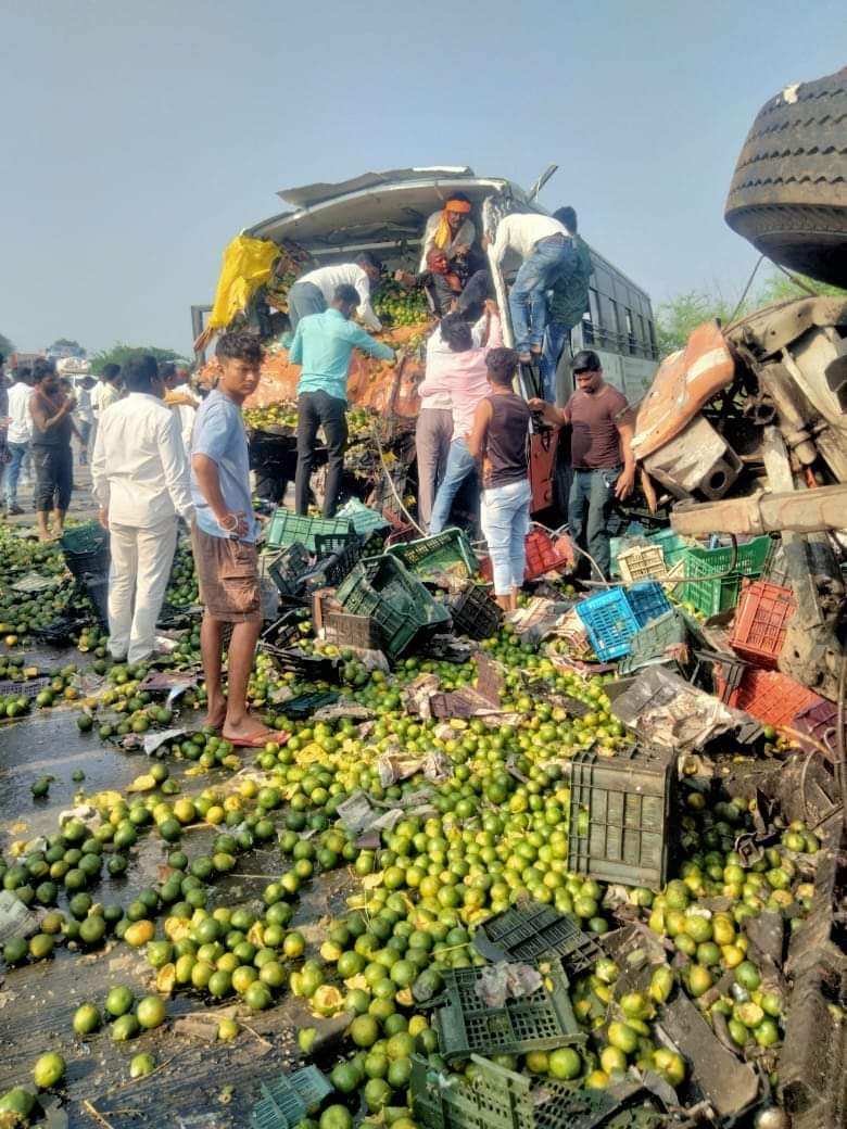 बस -ट्रक अपघात, बंडू बारगजे यांच्यासह सहा जण ठार!