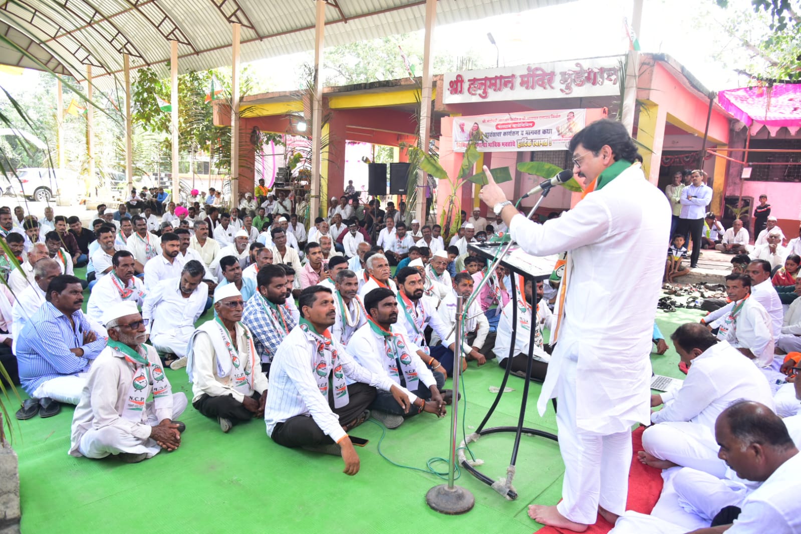 त्यांच्या नेत्यांचं लग्न होईना अन हे मतदारसंघातील पोरांना आश्वासन देऊ लागले -मुंडेचा टोला!