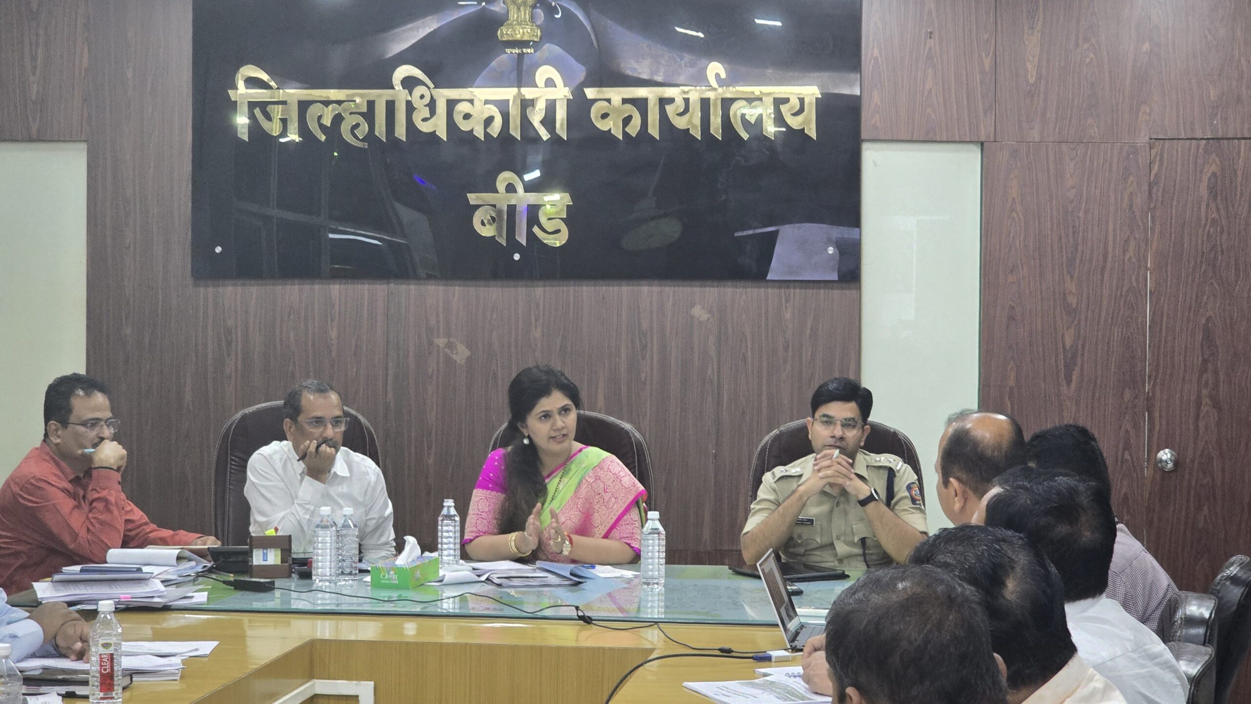 बेकायदेशीर राख, वाळू वाहतुकीवर कारवाई करा -पंकजा मुंडे!