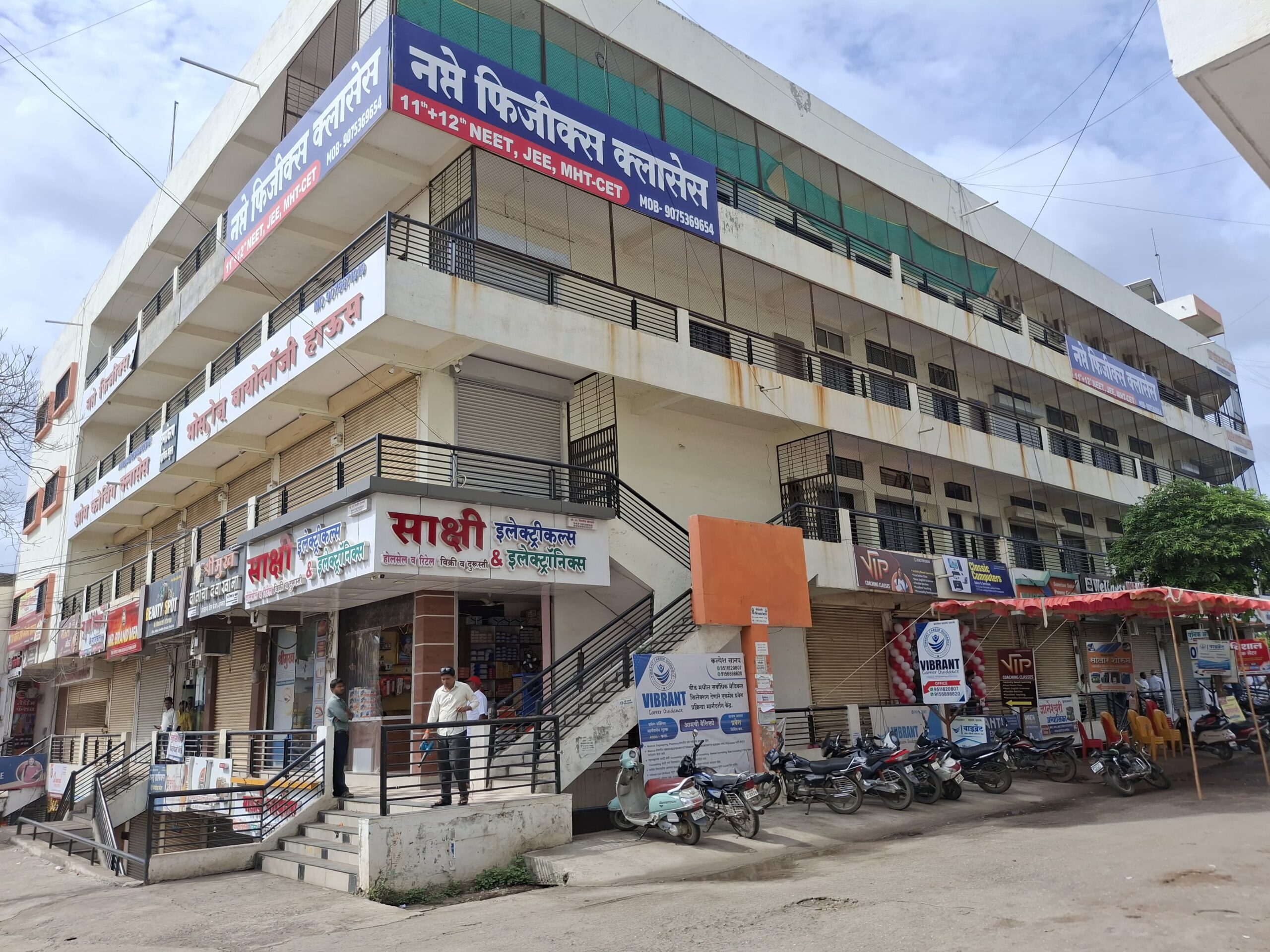 असंगाशी संग पोलिसांशी गाठ!