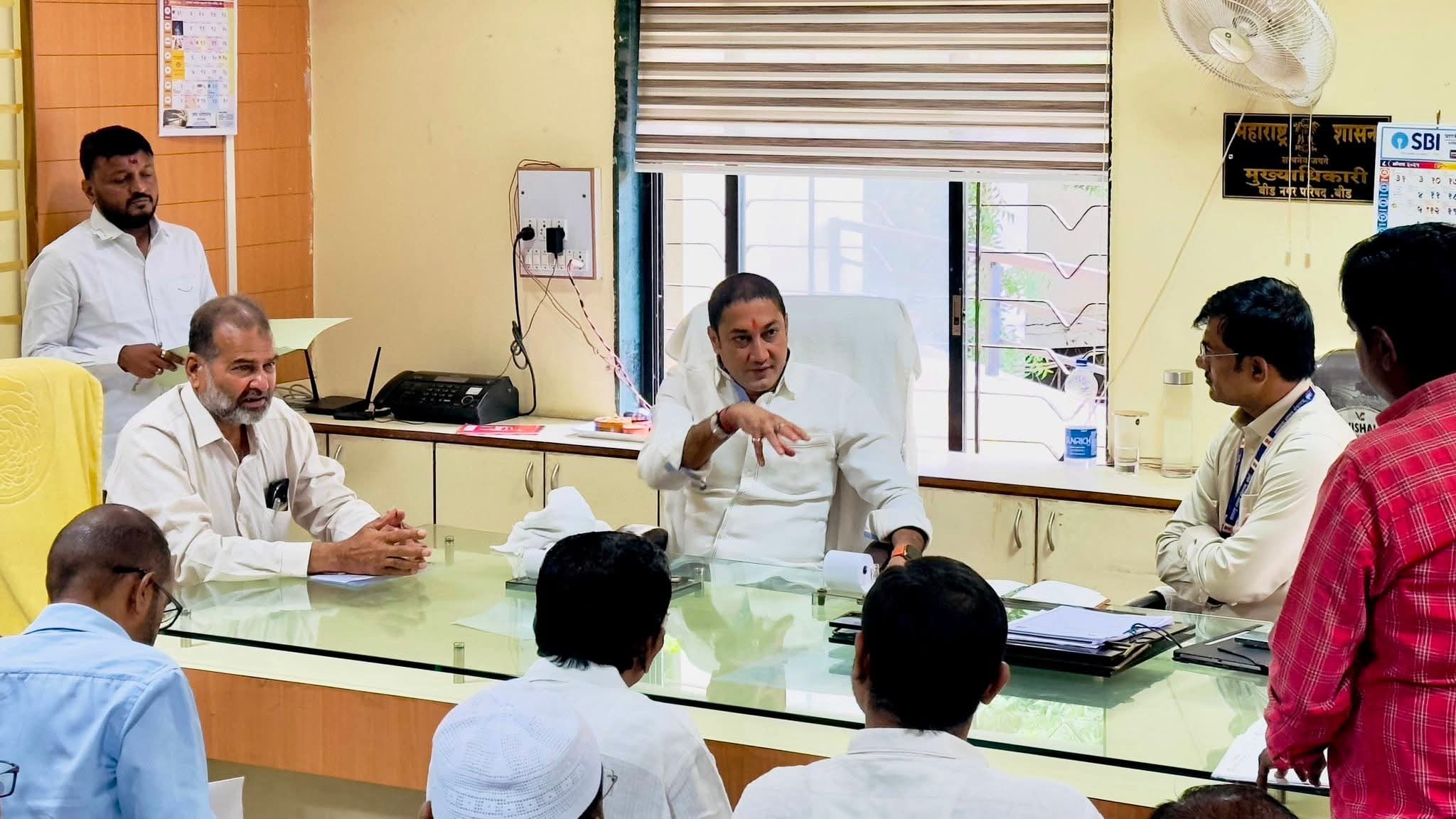 स्वछता, पाणीपुरवठा, रस्ते, नाल्याबाबत आ क्षीरसागरांनी घेतला आढावा!