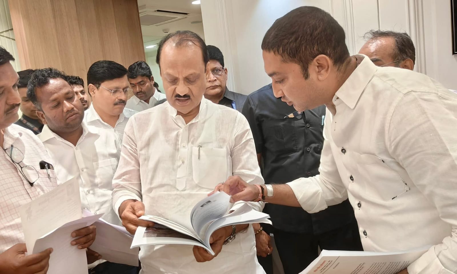 आ संदीप क्षीरसागर यांनी घेतली अजितदादा ची भेट!