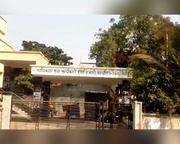 खोमणेनी वरिष्ठ अधिकारी मॅनेज केले!एसडीएम मॅडमचे अर्थपूर्ण दुर्लक्ष!